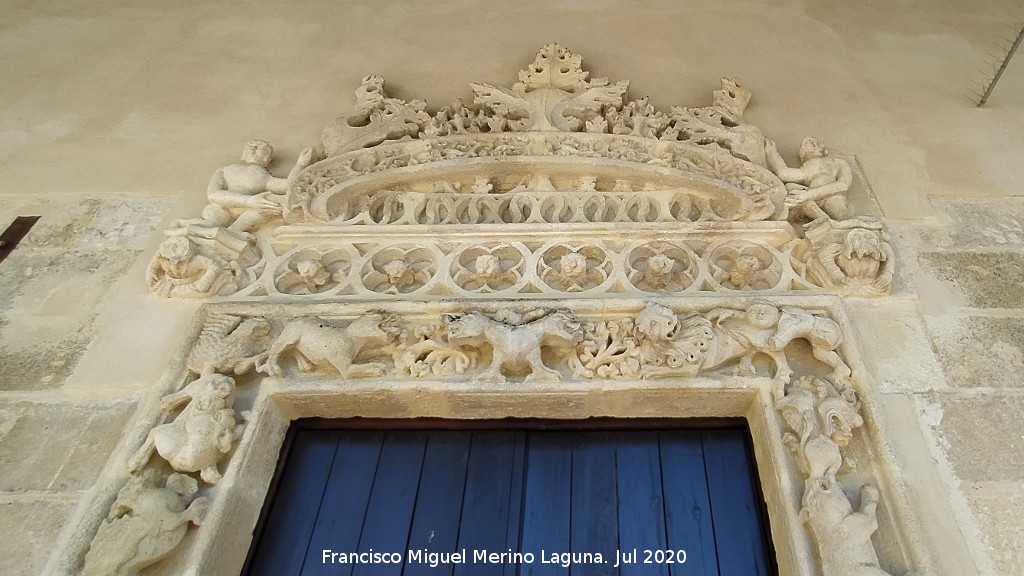 Castillo Palacio de los Ribera - Castillo Palacio de los Ribera. Puerta del Bestiario