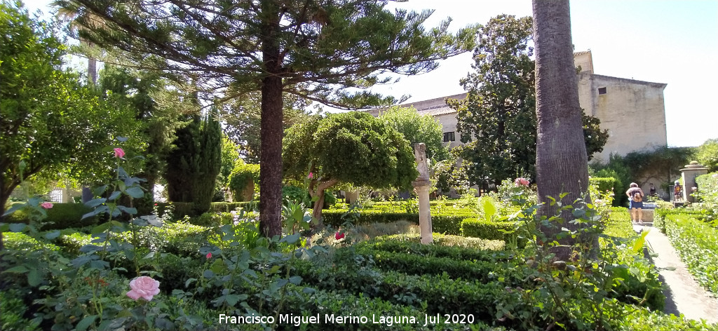 Castillo Palacio de los Ribera - Castillo Palacio de los Ribera. Jard�n Bajo