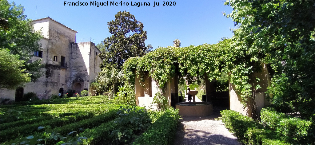 Castillo Palacio de los Ribera - Castillo Palacio de los Ribera. Jard�n Bajo y Merendero