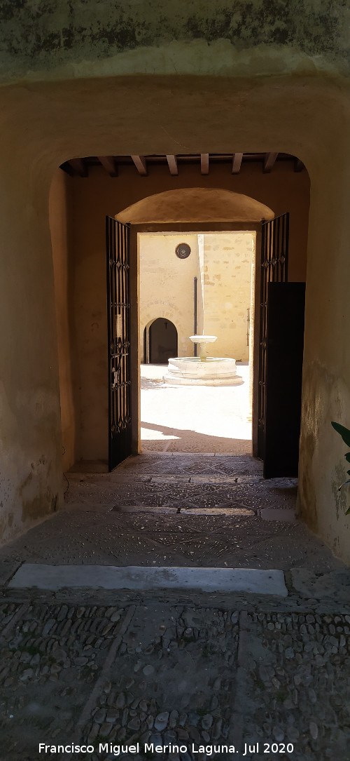 Fresno de Bornos - Fresno de Bornos. Acceso al patio desde el jard�n