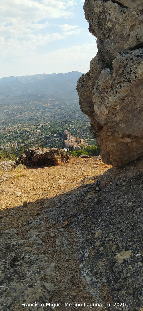 Camino Alto de la Quebrada - Camino Alto de la Quebrada. Con el Castillo de la Iruela al fondo