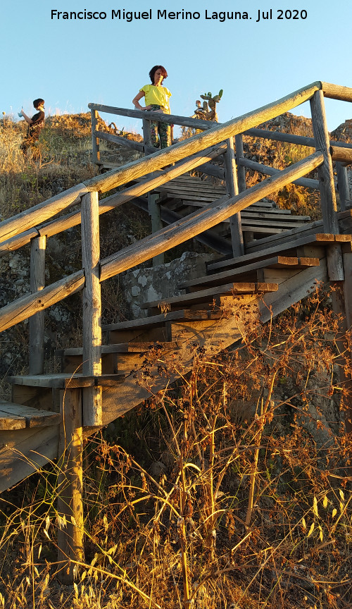 Villa Medieval - Villa Medieval. Escaleras para facilitar el acceso