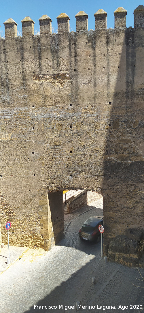 Muralla de Carmona - Muralla de Carmona. Poterna abierta para el tr�fico rodado en la zona de la Puerta de Sevilla