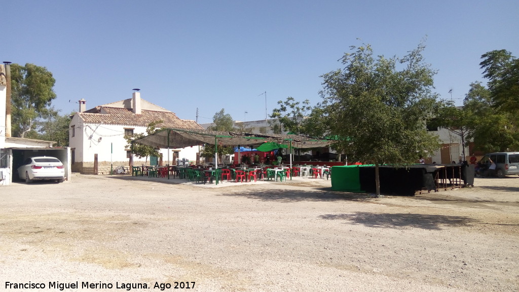 Aldea Estacin de Huesa - Aldea Estacin de Huesa. Plaza preparando las fiestas