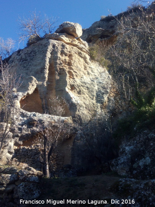 Tajos de San Marcos - Tajos de San Marcos. Doble abrigo con construccin de mampostera en el inferior