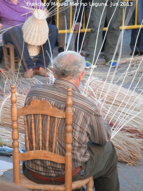 Artesana del mimbre - Artesana del mimbre. Haciendo mimbre