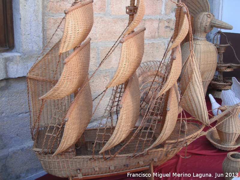 Artesana del mimbre - Artesana del mimbre. Barco de mimbre