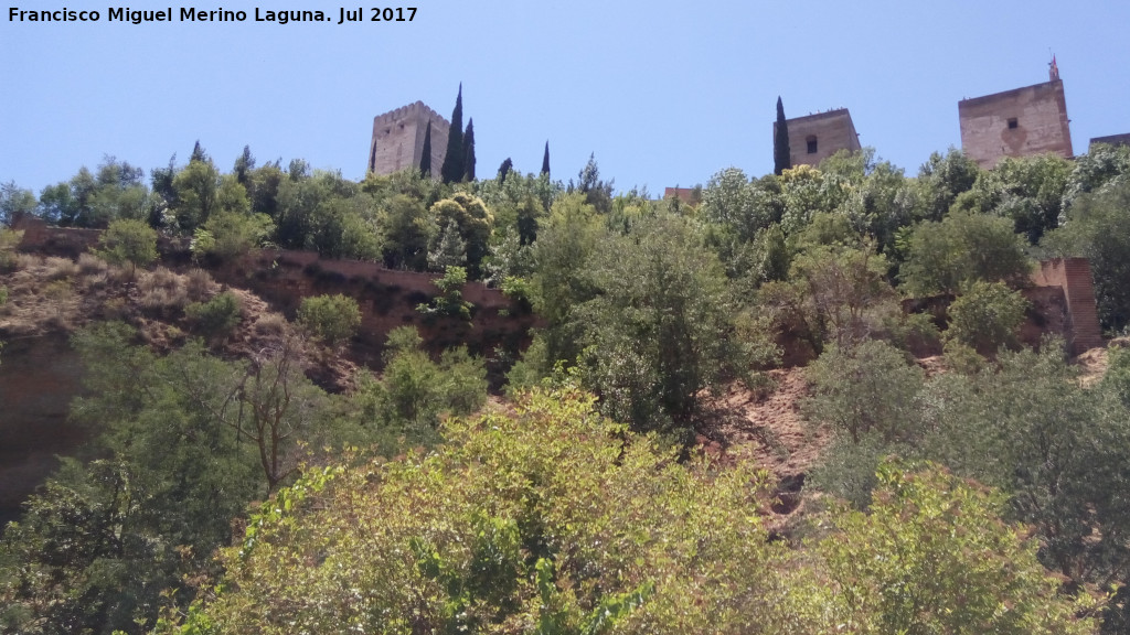 Murallas de Granada - Murallas de Granada. Muralla que baja de la Alhambra en su vertiente norte