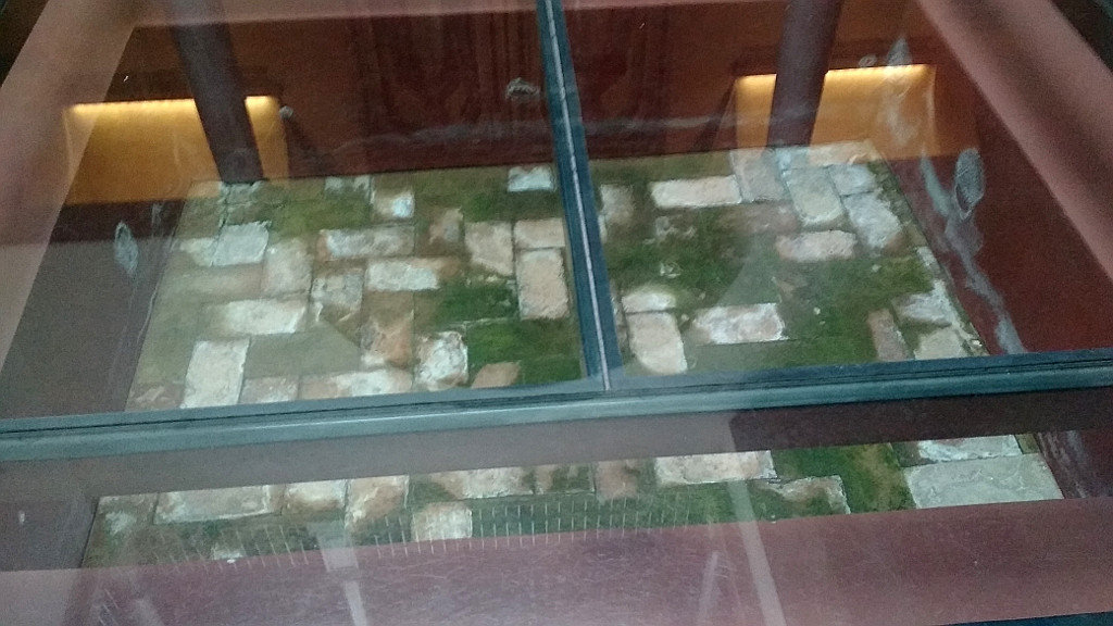 Madraza - Madraza. Suelo original de la alberca