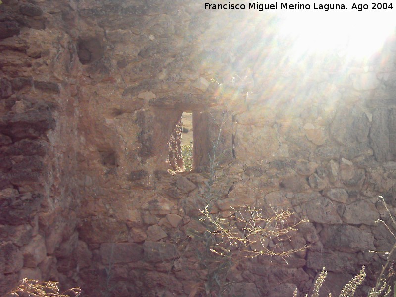 Castillo de Santiuste - Castillo de Santiuste. Saetera en la muralla