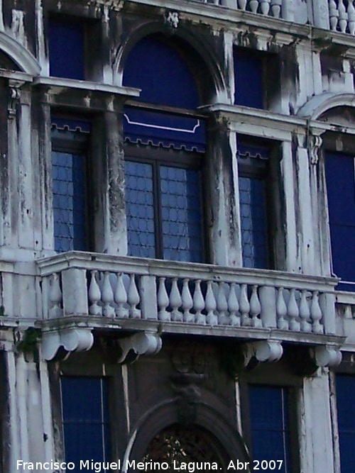 Palacio Mocenigo Nuova - Palacio Mocenigo Nuova. Balcn inferior