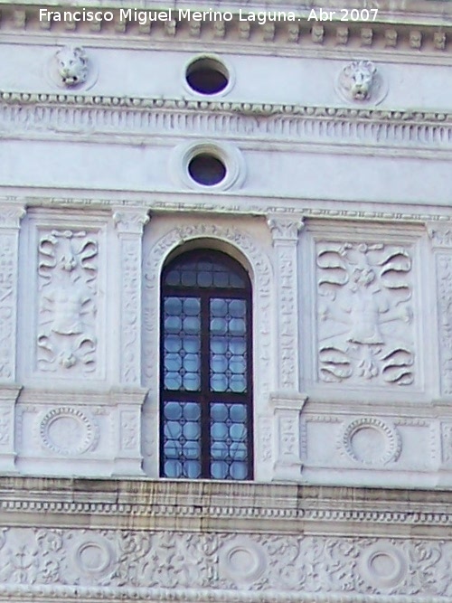 Palacio Ducal - Palacio Ducal. Ventana del patio