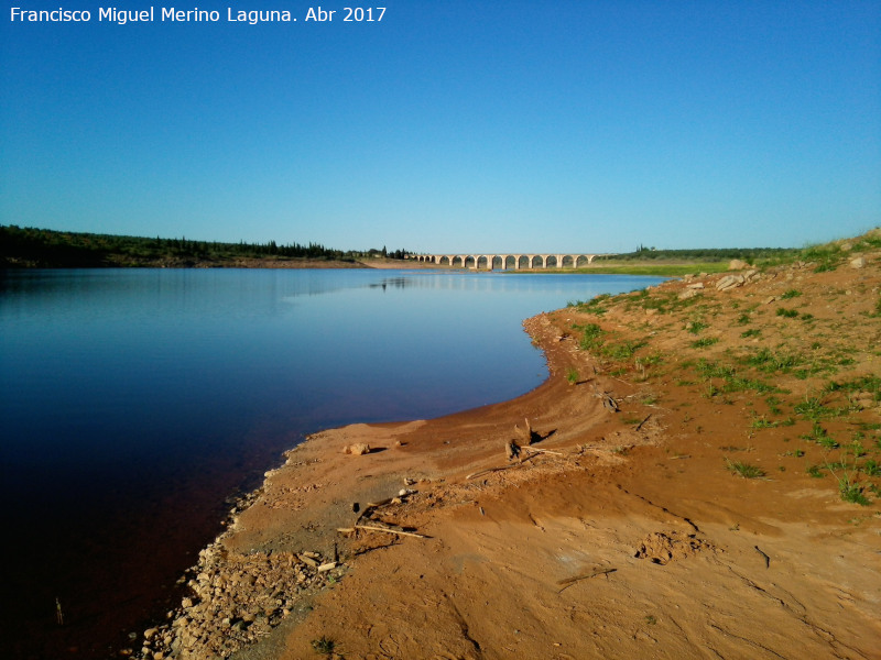 Pantano del Guadaln - Pantano del Guadaln. Al fondo el puente