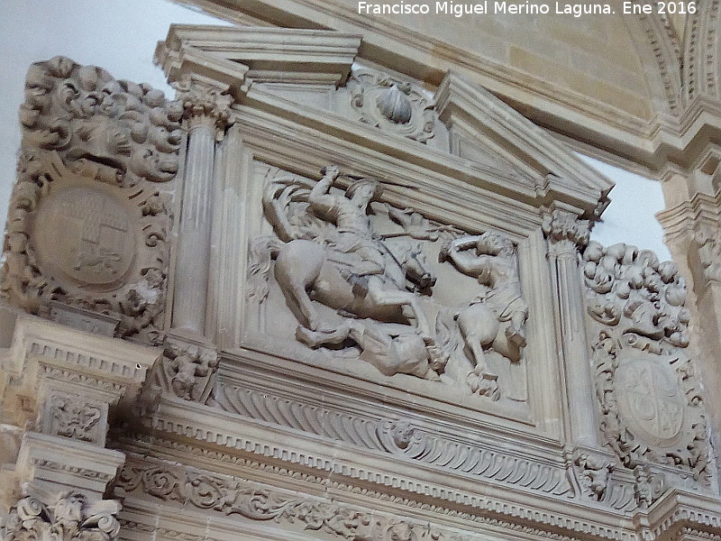 Catedral de Baeza. Capilla de Santiago - Catedral de Baeza. Capilla de Santiago. Relieve de Santiago y escudos