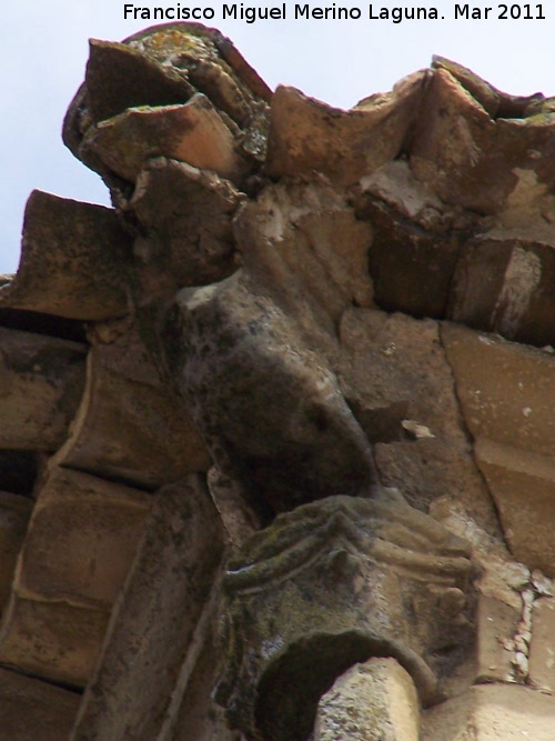 Iglesia del Salvador - Iglesia del Salvador. Grgola de la esquina izquierda del campanario