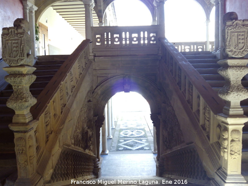 Palacio de Jabalquinto - Palacio de Jabalquinto. Escalera