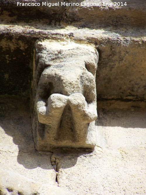 Iglesia de la Santa Cruz - Iglesia de la Santa Cruz. Canecillo de la portada lateral