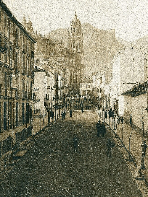 Edificio de la Calle Bernab Soriano n 24 - Edificio de la Calle Bernab Soriano n 24. Foto antigua