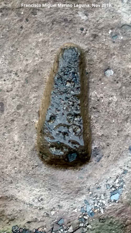 Pealosa - Pealosa. Molde de hacha en el banco de la casa de la terraza media