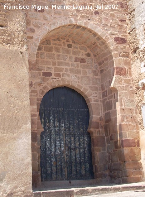 Castillo de Baos de la Encina - Castillo de Baos de la Encina. Puerta principal