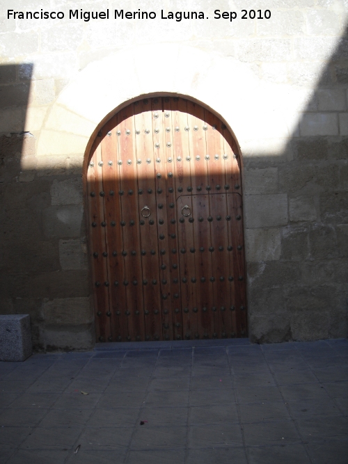 Iglesia de San Pedro Apstol - Iglesia de San Pedro Apstol. Portada derecha