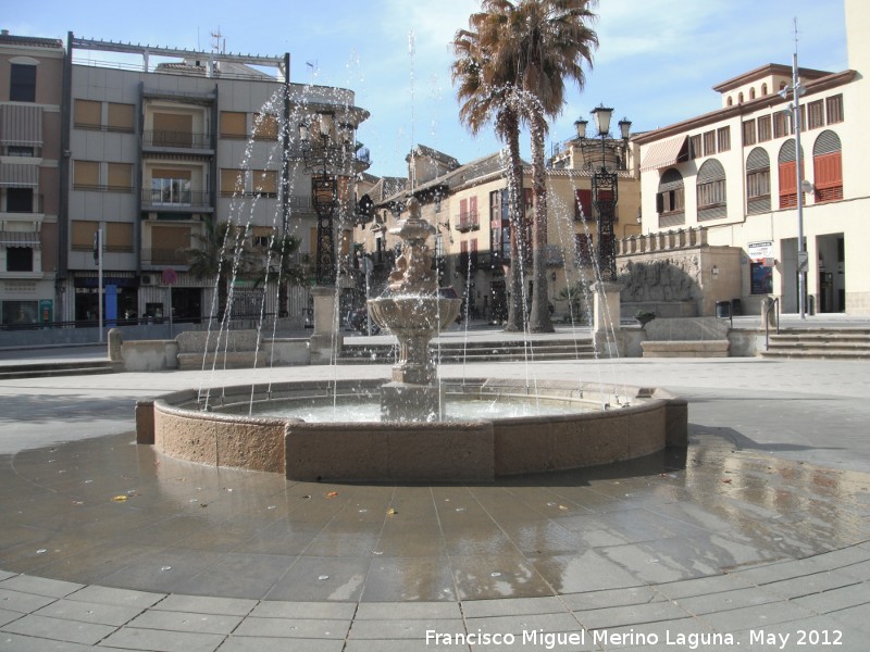 Fuente del Paseo de los lamos - Fuente del Paseo de los lamos. Al fondo el Pilar de los lamos