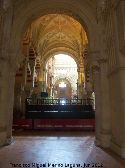 Mezquita Catedral. Crucero - Mezquita Catedral. Crucero. Al fondo el crucero