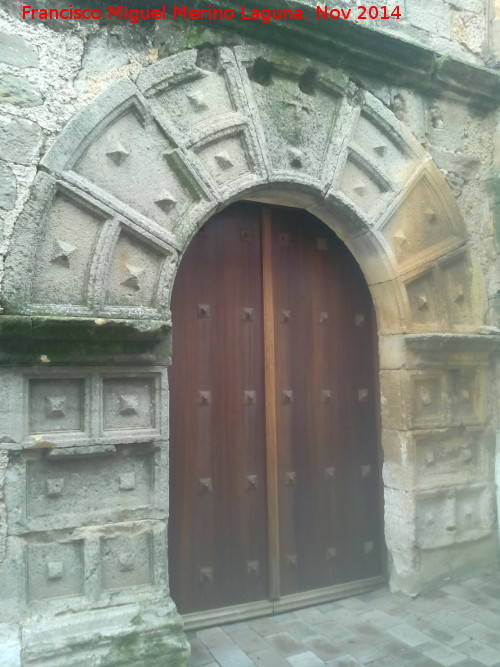 Iglesia de la Inmaculada Concepcin - Iglesia de la Inmaculada Concepcin. Portada lateral con la Cruz de Santiago