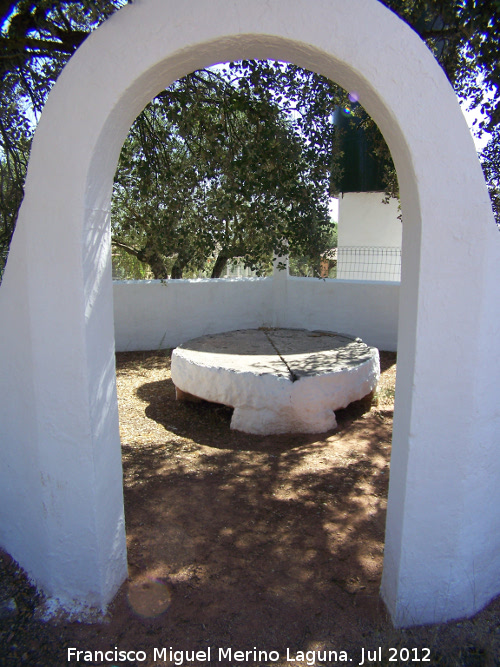 Santuario Ntra Sra de Nazaret - Santuario Ntra Sra de Nazaret. Piedra de molino