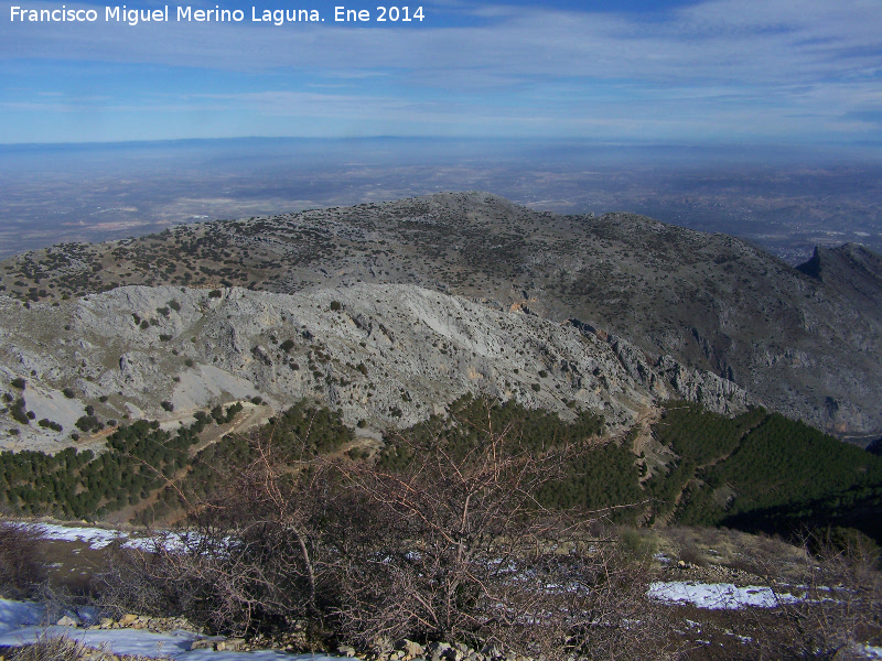 Cerro de los Morteros - Cerro de los Morteros. En primer trmino la Cresta del Diablo y detrs el Cerro Morteros
