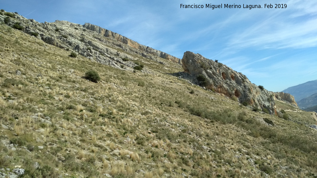 Cerro de los Morteros - Cerro de los Morteros. Vistas a La Pea desde la ladera sur