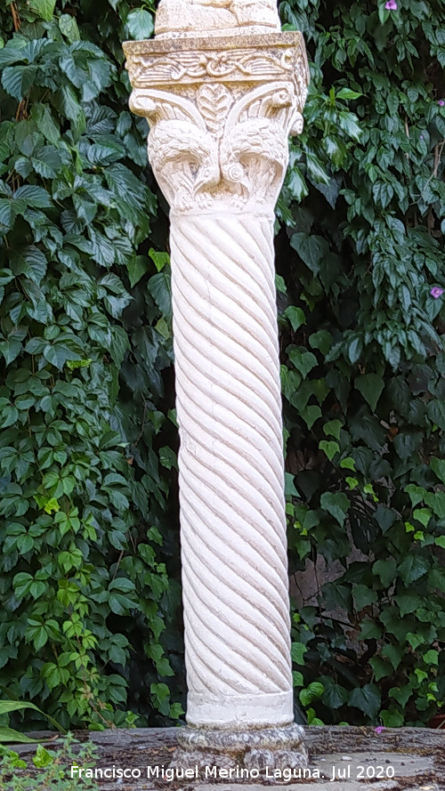 Columna - Columna. Monumento a la Virgen - Zahara de la Sierra