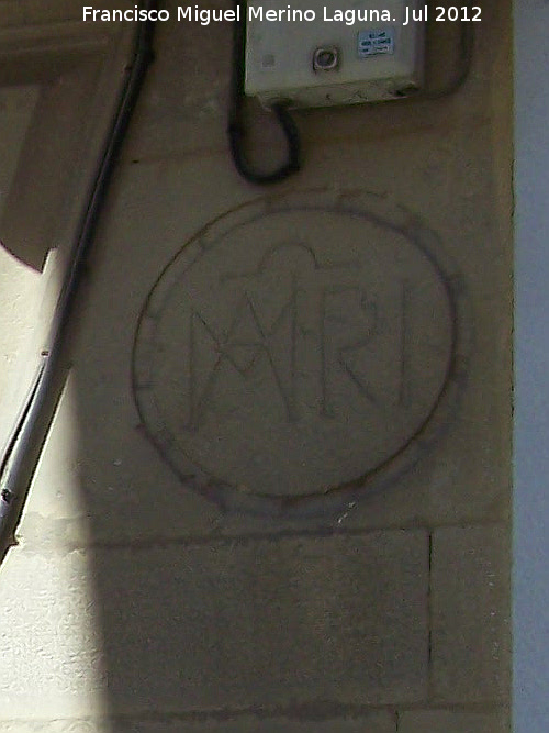 Casa de la Calle Parras n 17 - Casa de la Calle Parras n 17. Tondo derecho con las siglas del Ave Mara