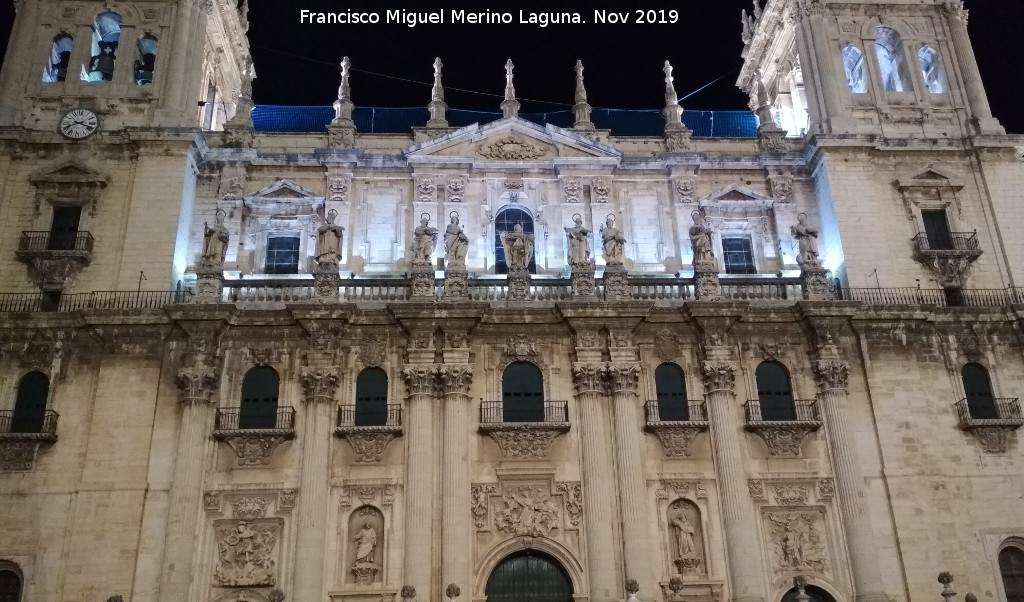 Catedral de Jan. Fachada - Catedral de Jan. Fachada. De noche