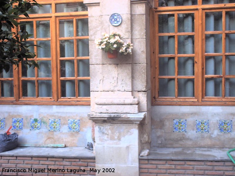 Convento de La Merced - Convento de La Merced. Detalle de los azulejos en los bancos del Claustro