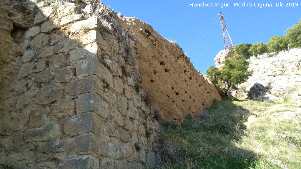 Muralla de Ja�n. Torre�n Sur II - Muralla de Ja�n. Torre�n Sur II. Podium y continuaci�n de la muralla