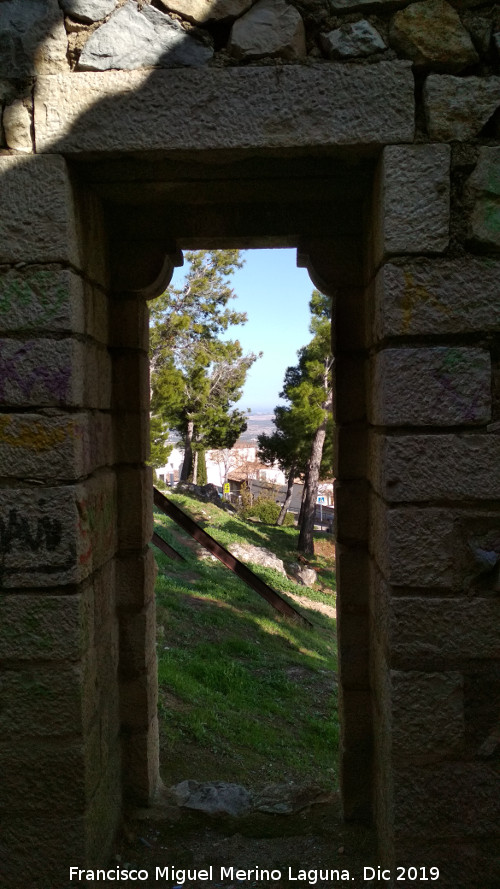 Muralla de Ja�n. Torre�n Sur I - Muralla de Ja�n. Torre�n Sur I. Puerta desde el interior