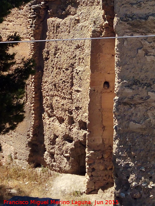 Muralla de Jan. Puerta de la Llana - Muralla de Jan. Puerta de la Llana. Mechinales de la caseta de guardia