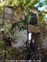 Aldea de Santa Cristina u Otiar. Barandillas de madera y reja de ventana