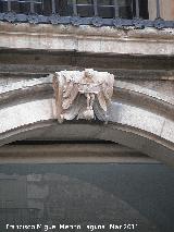 Palacio de los Vlez. ngel con la inscripcin 1630