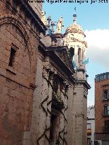 Baslica de San Ildefonso. Fachada engalanada por la Virgen de la Capilla