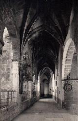 Foto antigua Colegiata de Santa María de los Reales Alcázares. Claustro. Foto antigua