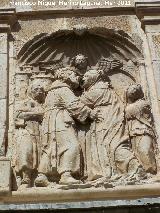 Iglesia de San Andrs. Bajorelieve del abrazo de San Joaqun y Santa Ana