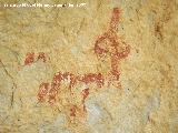 Pinturas rupestres del Abrigo debajo del de la Diosa. Cabra y antropomorfo con los brazos en asa