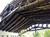 Cortijo de Prados Bajos. Cerchas de madera con tirantes de hierro
