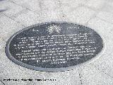 Santuario de Linarejos. Placa de la Coronacin de la Virgen en el Paseo de Linarejos en la Glorieta de Amrica