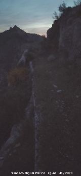 Camino de la Canalizaci�n de Los Villares. Amaneciendo