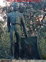 Monumento al Carnicerito de beda. Estatua
