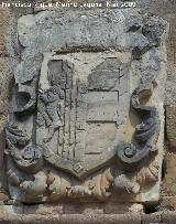 Palacio de los Se�ores De La Chica. Escudo izquierdo de los Duques de Sesa