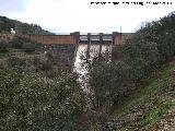 Pantano del Daador. Soltando agua